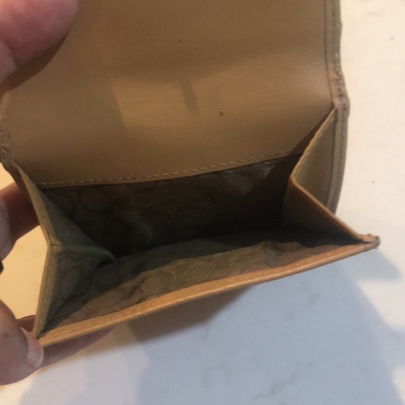 Coach leather wallet yellow and brown inside - Picture 5 of 5